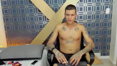 Snapshot of jamesinked_ chatting on 01.08.25 Jamesinked online show from 01.08.25