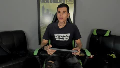 Snapshot of jamesinked_ chatting on 02.09.25 Jamesinked online show from 02.09.25