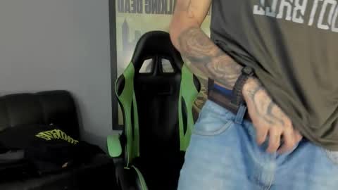 Snapshot of jamesinked_ chatting on 02.10.25 Jamesinked online show from 02.10.25