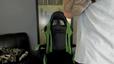 Snapshot of jamesinked_ chatting on 02.27.25 Jamesinked online show from 02.27.25