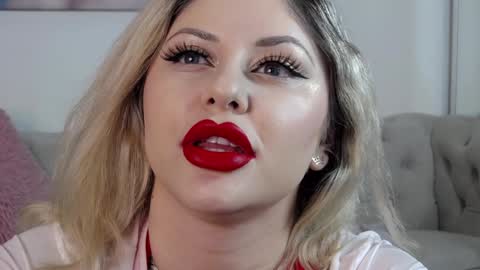 Snapshot of janellebrown_ chatting on 12.04.24 Janelle Brown online show from 12.04.24