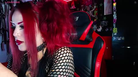 Snapshot of janna_ink chatting on 01.07.25 online show from 01.07.25