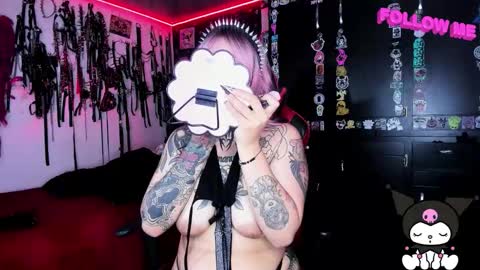 Snapshot of janna_ink chatting on 09.29.25 online show from 09.29.25