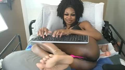 Snapshot of jasminelinley chatting on 09.19.25 Jasmine Linley online show from 09.19.25