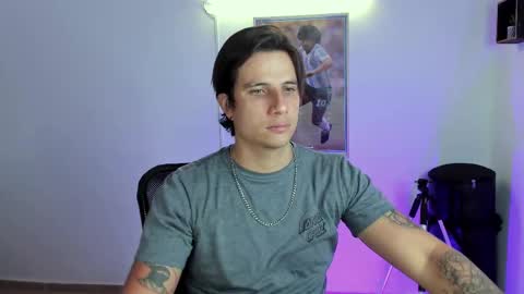 Snapshot of jayalvarrez_ chatting on 09.12.25 Jay Alvarrez online show from 09.12.25