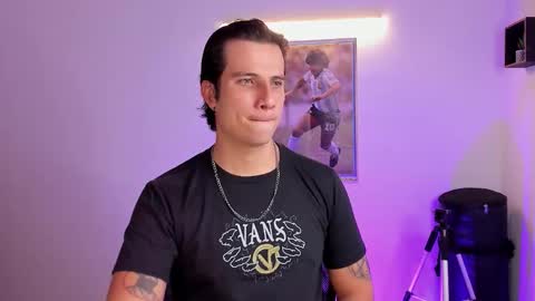 Snapshot of jayalvarrez_ chatting on 09.22.25 Jay Alvarrez online show from 09.22.25