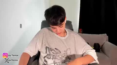 Snapshot of jaythomax chatting on 10.18.25 jaythomax online show from 10.18.25