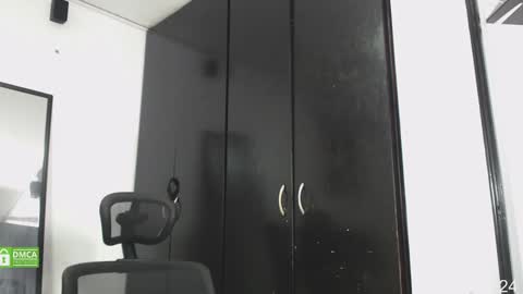 Snapshot of jbunny03 chatting on 12.19.24 Lin online show from 12.19.24