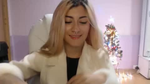 Snapshot of jean_monroe chatting on 12.02.24 Jean online show from 12.02.24