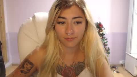 Snapshot of jean_monroe chatting on 02.04.25 Jean online show from 02.04.25