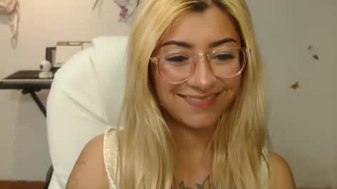 Snapshot of jean_monroe chatting on 09.28.25 Jean online show from 09.28.25