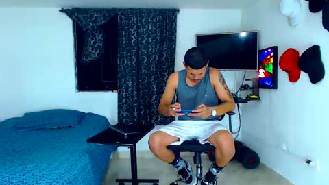 Snapshot of jeffer21_hot chatting on 02.26.25 jeffer21_hot online show from 02.26.25