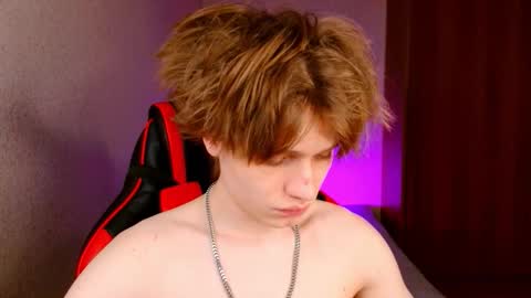 Snapshot of jeffreyue chatting on 10.03.25 Jeffrey online show from 10.03.25