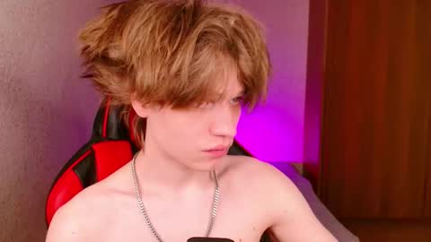 Snapshot of jeffreyue chatting on 10.29.25 Jeffrey online show from 10.29.25