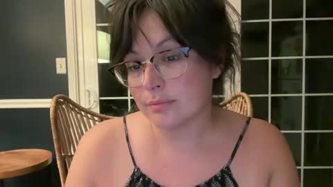 Snapshot of jellybeanin chatting on 09.23.25 Jelli online show from 09.23.25