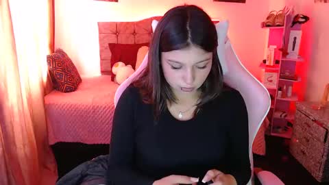 Snapshot of jennal_010 chatting on 02.18.25 jennal_010 online show from 02.18.25