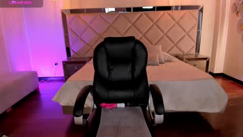 Snapshot of jennaolson chatting on 03.03.25 Jenna Olson online show from 03.03.25