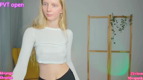 Snapshot of jenny_ames chatting on 12.11.24 Jenny online show from 12.11.24