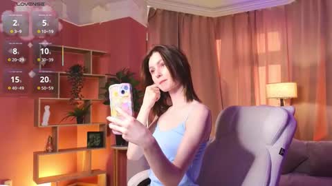 Snapshot of jennyfer_me chatting on 09.28.25 jennyfer_me online show from 09.28.25