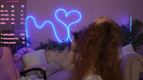 Snapshot of jennyyluv chatting on 01.04.25 JENNY online show from 01.04.25