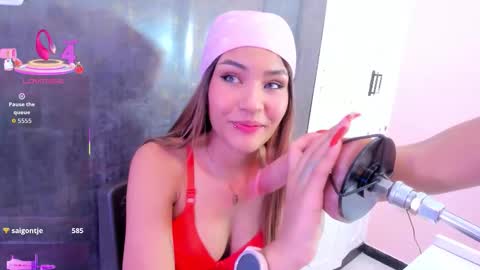 Snapshot of jess_ackerman chatting on 11.01.25 Jess online show from 11.01.25