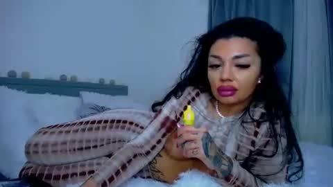 Snapshot of jessebella chatting on 02.26.25 jesse online show from 02.26.25