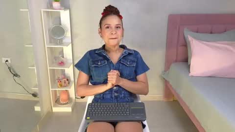 Snapshot of jessica_tom_ chatting on 09.13.25 Jessica online show from 09.13.25