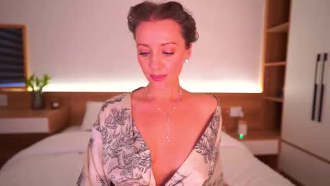 Snapshot of jessideen chatting on 09.20.25 Jessica online show from 09.20.25