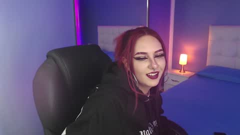 Snapshot of jessie_williams_01 chatting on 12.21.24 Your Sweet Angel online show from 12.21.24