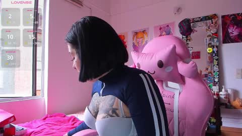 Snapshot of jessie_williams_01 chatting on 03.10.25 Your Sweet Angel online show from 03.10.25