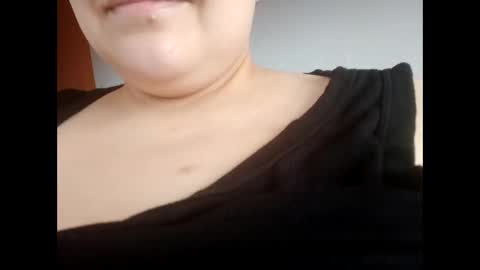 Snapshot of jessyxcuteee chatting on 11.12.25 Jessy online show from 11.12.25