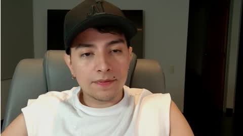 Snapshot of jhoan_saenz chatting on 10.07.25 Jhoan Saenz online show from 10.07.25