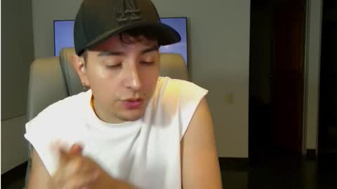 Snapshot of jhoan_saenz chatting on 10.08.25 Jhoan Saenz online show from 10.08.25