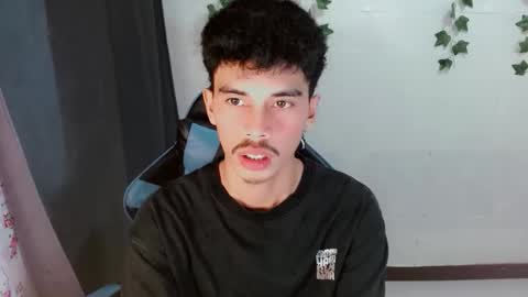 Snapshot of jim_cumxx chatting on 10.01.25 JIMBOY online show from 10.01.25