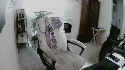 Snapshot of jlouton01 chatting on 02.02.25 kilroy online show from 02.02.25