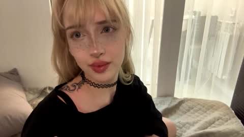 Snapshot of joellavaranda chatting on 10.18.25 Amaya online show from 10.18.25