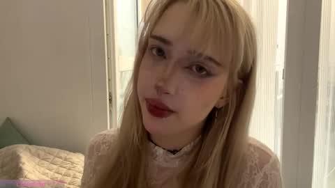 Snapshot of joellavaranda chatting on 10.19.25 Amaya online show from 10.19.25