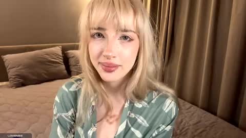 Snapshot of joellavaranda chatting on 10.25.25 Amaya online show from 10.25.25