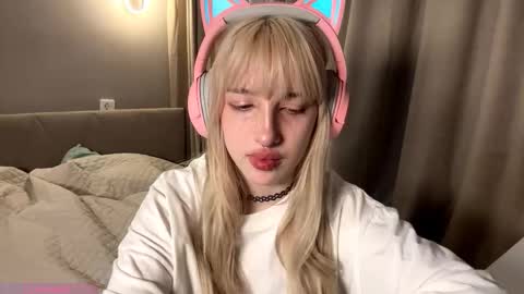 Snapshot of joellavaranda chatting on 10.30.25 Amaya online show from 10.30.25