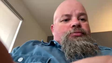 Snapshot of john40a chatting on 03.12.25 John online show from 03.12.25