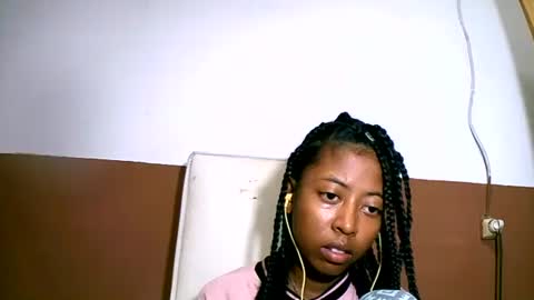 Snapshot of joliekah27 chatting on 02.16.25 joliekah27 online show from 02.16.25