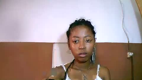 Snapshot of joliekah27 chatting on 02.16.25 joliekah27 online show from 02.16.25