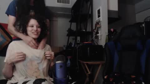 Snapshot of jonmessfan chatting on 10.30.25 jonmessfan online show from 10.30.25