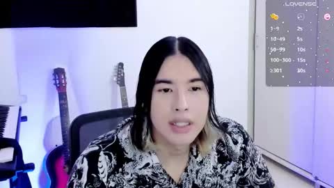 Snapshot of jordiwilldd chatting on 10.10.25 Jiho online show from 10.10.25