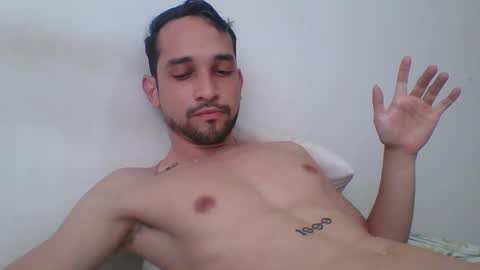 Snapshot of jovenvergonguapo09 chatting on 03.10.25 Van Helsing online show from 03.10.25