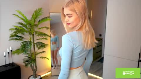 Snapshot of joybunny chatting on 03.07.25 joybunny online show from 03.07.25