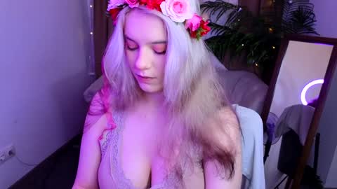 Snapshot of joyce_coy chatting on 01.11.25 Joyce online show from 01.11.25