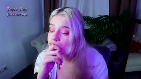 Snapshot of joyce_coy chatting on 01.21.25 Joyce online show from 01.21.25