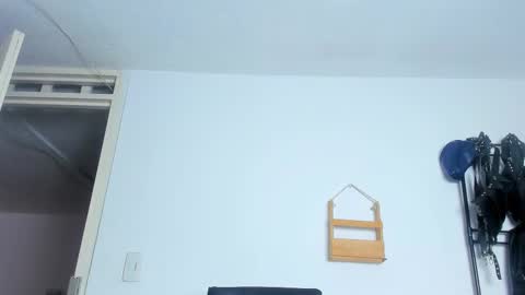 Snapshot of juanbladde chatting on 10.01.25 Juan Esteban online show from 10.01.25