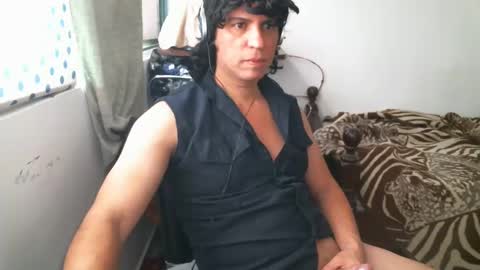 Snapshot of juanito2727 chatting on 12.08.24 amor online show from 12.08.24